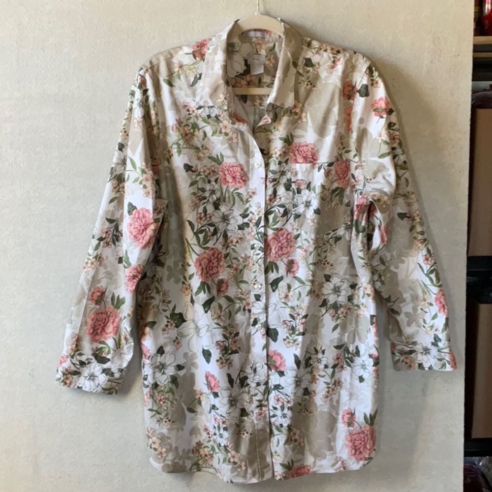 Chico’s floral button down top. Long sleeve. Size 3 (16).
